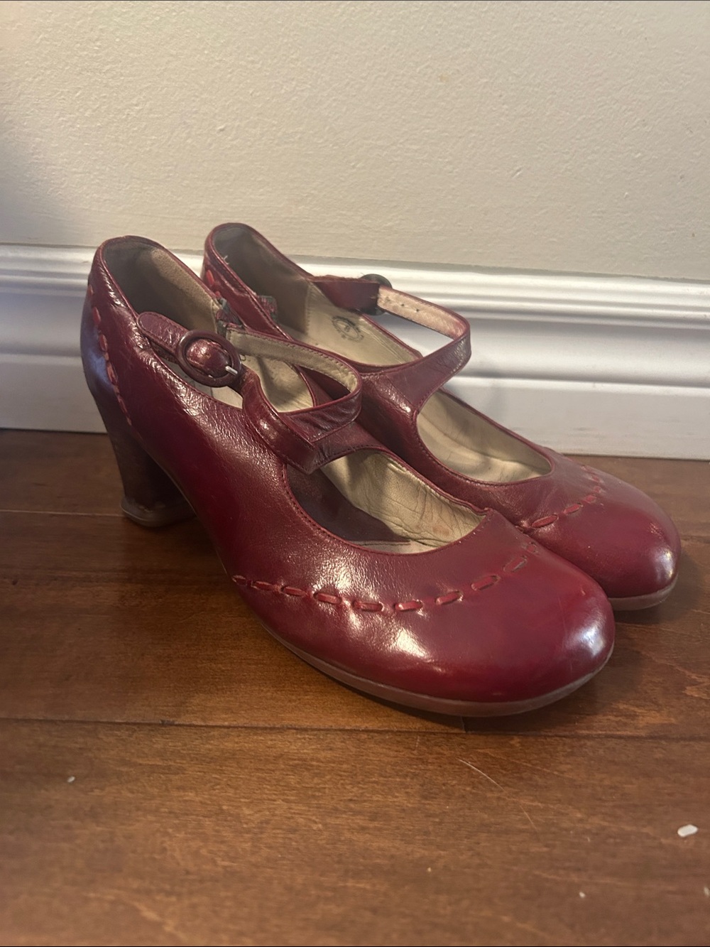 Fluevog Operetta malibran criss crossed Mary Jane heels burgundy